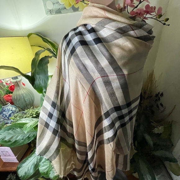 Burberry Cashmere Wrap/Shawl Scarf. - Picture 8 of 15